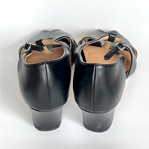 Black leather, chunky heel, peep toe T-strap pump. Pin-up 50’s style dance heel - Picture 7 of 16